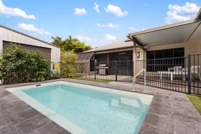 5BR with pool, games room, sleeps up to 10 guests - Image 2