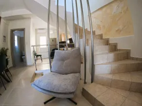 Elegant 4BR Maisonette For Families and Groups - Image 5
