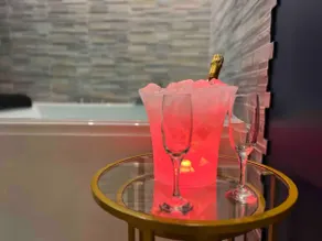 The Suite - Romantic & Spa - Image 2