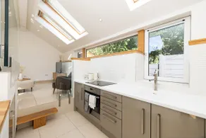 Argyl - The Foundry, A Bright One Bedroom House with Balcony - Image 2