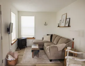 Lake View Hot Tub, Dog Fenced Yard, Cozy Book Nook - Image 4