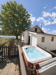 Lake View Hot Tub, Dog Fenced Yard, Cozy Book Nook - Image 3