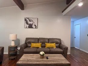 Comfy 3br/2ba steps away from Marian Day grounds - Image 5