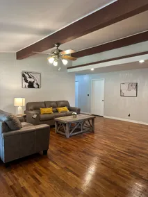Comfy 3br/2ba steps away from Marian Day grounds - Image 3