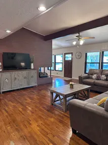 Comfy 3br/2ba steps away from Marian Day grounds - Image 2