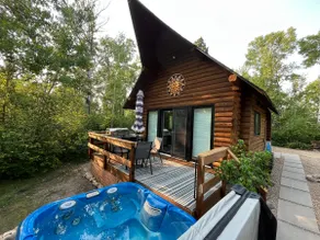 Sand Lake Log Cabin with Hot Tub - Image 4