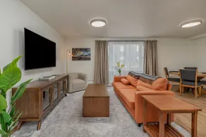 Downtown 1 Bedroom Flat with Views - Image 5