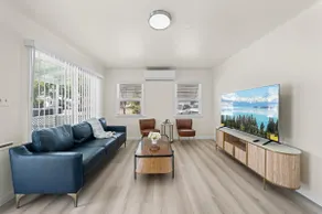 Modern 3BR Home | 3.5 Baths | Close to DTLA - Image 3