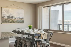 DCA SUITE-Sleeps 8-Balcony-Parking-Exec Stays - Image 5