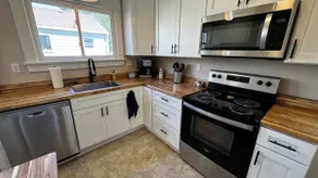 Drake University Stay • Parking • 3BR Comfort! - Image 5