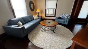 Drake University Stay • Parking • 3BR Comfort! - Image 2