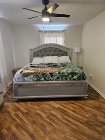 Beautiful Hard wood floor House 9 min. to Airport. - Image 4