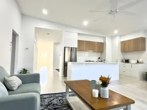 Contemporary 4 Bedroom Hunter Home - Image 2