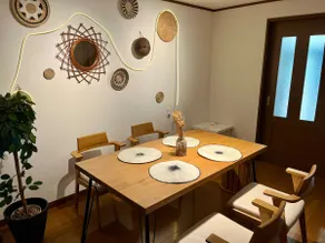 GU HOTEL Near Shinjuku · Spacious Three-Bedroom Suite · 10 Guests · Bathtub + Projector - Image 2