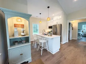 “ Driftwood” River View Retreat - Image 5