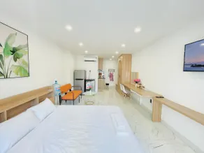 l 202 FoxyDen l Modern Studio w Kitchen & Window - Image 3