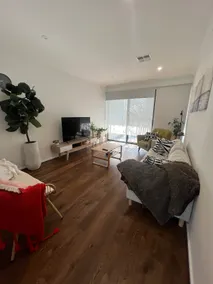 Modern, chic townhouse in Walkerville - Image 2