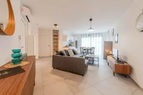 L'Échappée Véloire – 2BR, A/C, terrace & parking - Image 2