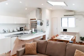 [369 House] 98 sqm/3 mins from Shibuya Center/Nearest subway station 4 mins walk/Nakameguro Daikanyama Center/Oversized kitchen counter/4 beds - Image 2