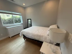 Cozy hidaway centrally located in Alameda. - Image 4