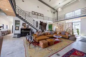 Luxury 3.16 Acre Barndo Retreat Near PGA Frisco! - Image 2