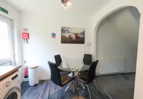 Modern 2 Bedroom Platinum Pad Glasgow City - Image 5