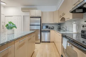 Charming Family Escape in Trendy Plateau Montreal - Image 5