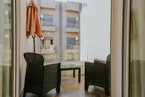 Sunset | 3-Beds • Netflix, Wifi, Parking - Image 2