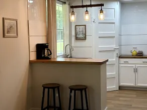 Beautiful, Renovated on 3 acres - Image 4