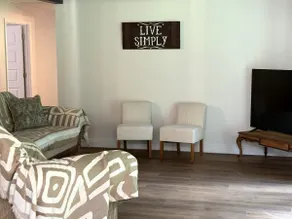 Beautiful, Renovated on 3 acres - Image 3