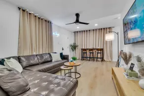 King Beds • Jacuzzi • Mini Golf • Pets Welcome - Image 4