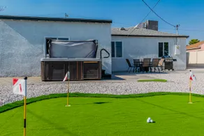 King Beds • Jacuzzi • Mini Golf • Pets Welcome - Image 3