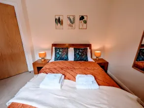 Charming City center home with Free Parking - Image 5