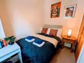 Charming City center home with Free Parking - Image 4