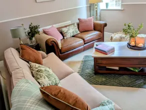 Charming period home in historic Newbury - Image 2