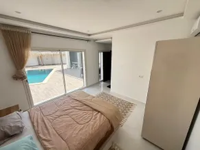 Beautiful luxury villa, no one opposite - Image 4