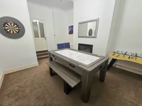 4 bedroom home with games room - sleeps 8 Perfect for families, groups and contractors - Image 5