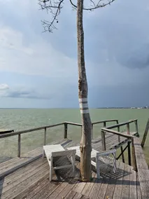 Black Box Hostel Combu Island - Image 3