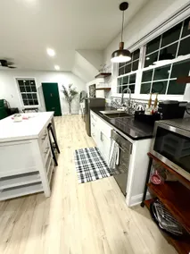 BartlesVILLA! Modern, new, cozy guesthouse. - Image 3