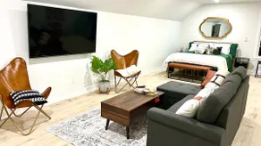 BartlesVILLA! Modern, new, cozy guesthouse. - Image 4