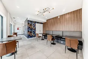 Downtown Condo, Stylish Comfy - Image 4