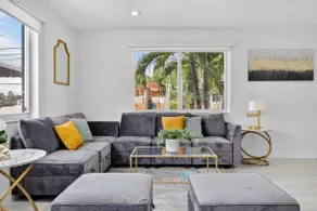 Luxe 4BR Miami |Pool |Near Airport| Games|Backyard - Image 4