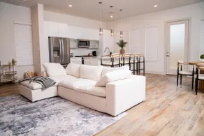 Modern 3BR/2.5BA Near Med Ctr - Image 2