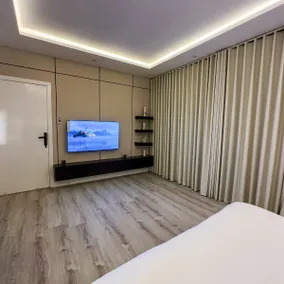 Stylish 1BR | Boulevard View | Self-Entry - Image 3