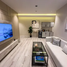 Stylish 1BR | Boulevard View | Self-Entry - Image 4