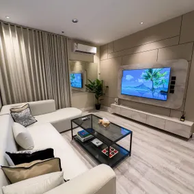 Stylish 1BR | Boulevard View | Self-Entry - Image 5