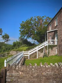 Charming Farmhouse Near The Black Mountains - Image 4