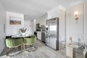Luxury Green & Gold Suite Near NYC w/ Free Parking - Image 5
