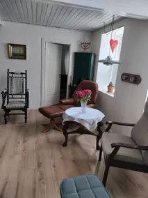 Cozy lower floor in house - Image 2