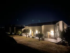 Elegant Apartment in the Hills - Image 2
